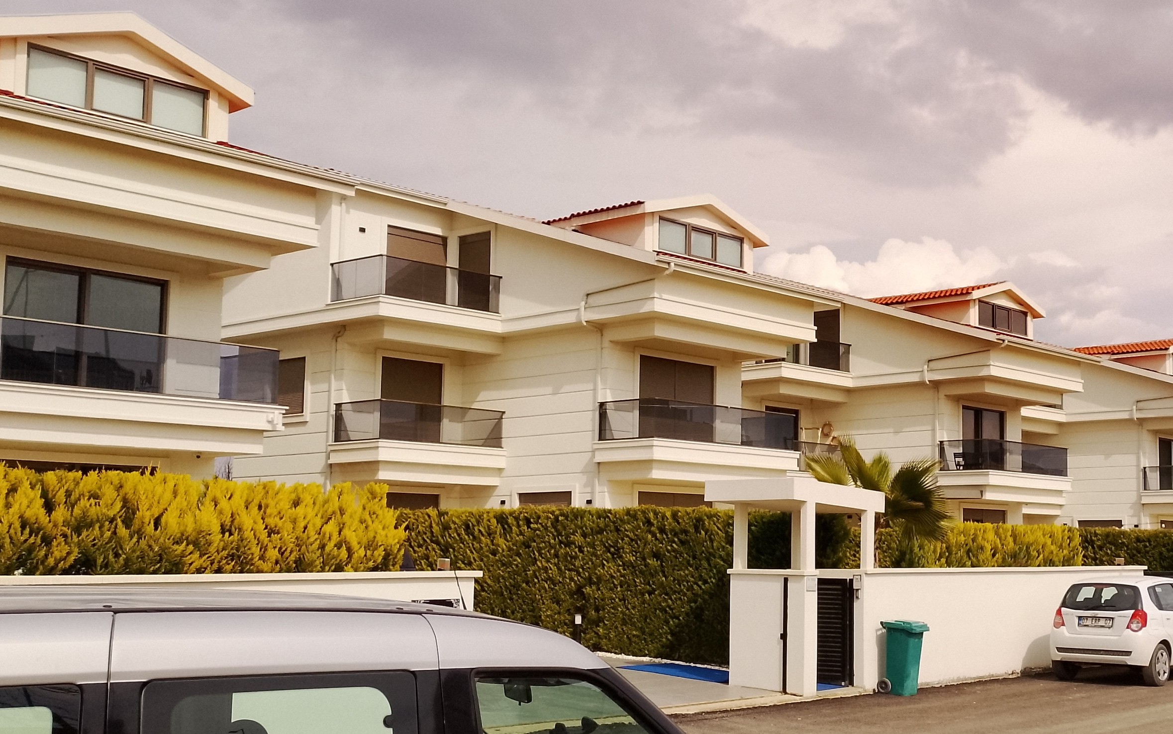 VİLLA KONFORLU YAŞAM ALANI